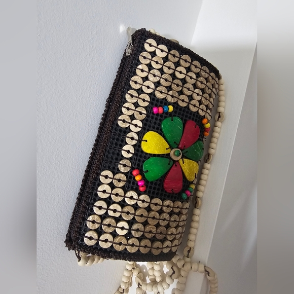Handcrafted Beaded Flower Crossbody Bag in Natural and Multicolor - Picture 4 of 10